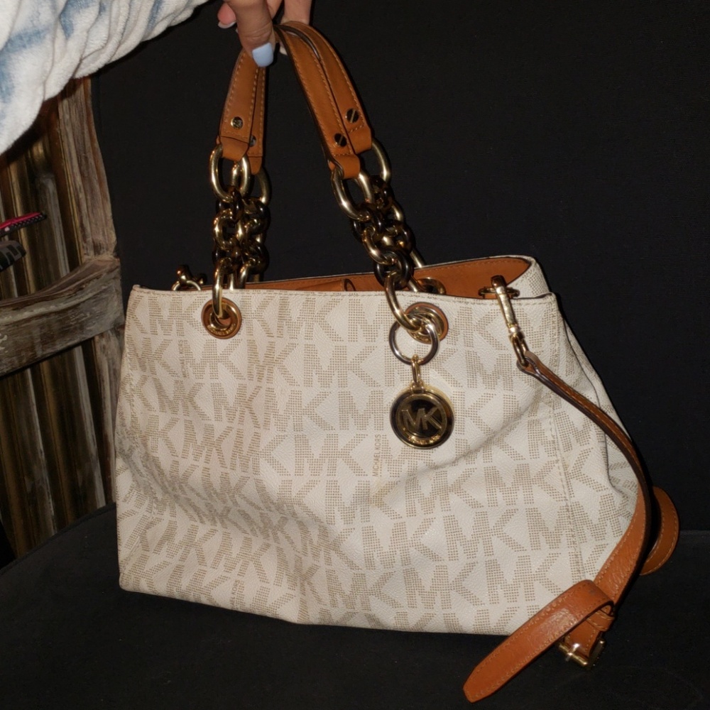 MICHAEL KORS PURSE GREAT CONDITION